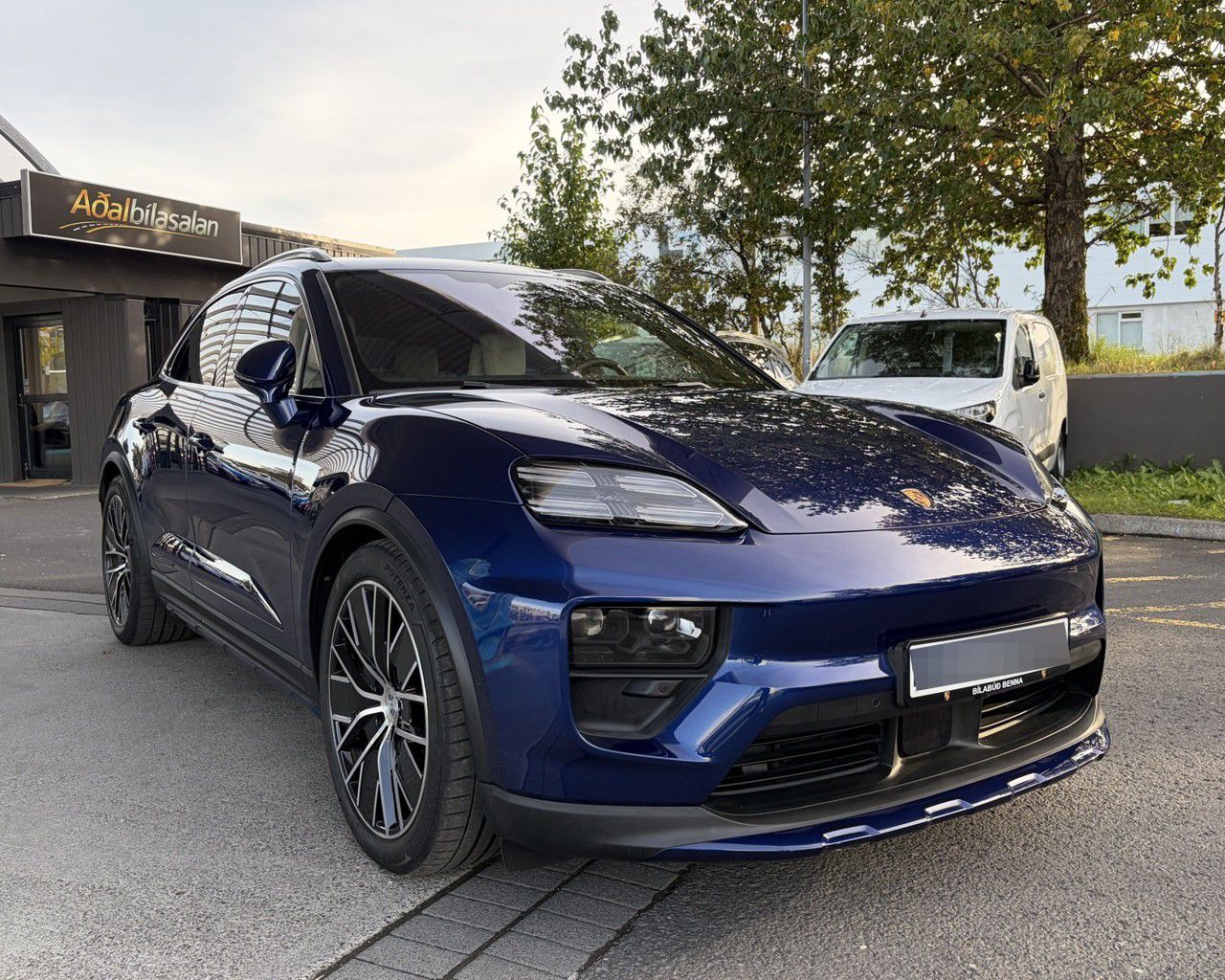 2025 Porsche Macan 4S