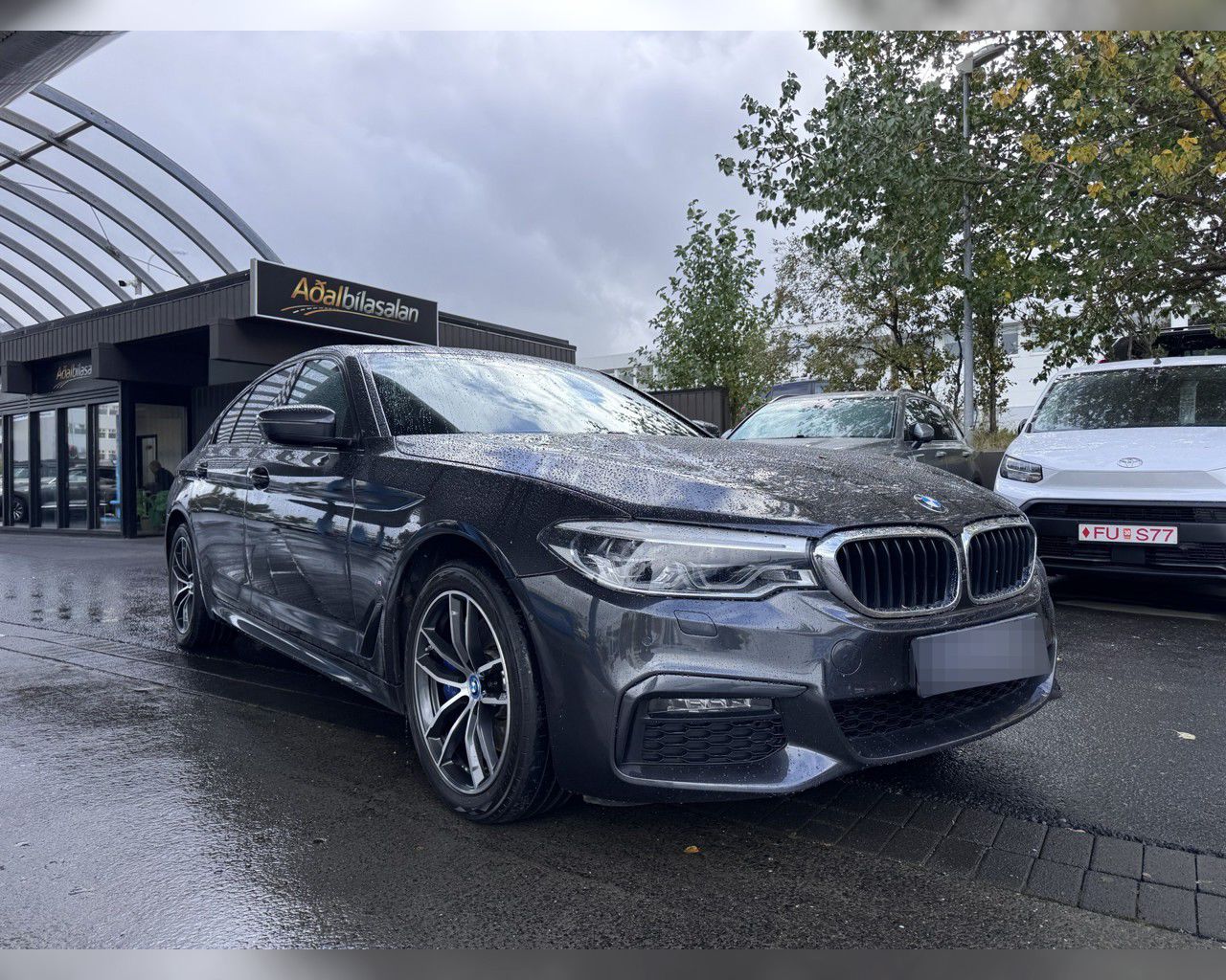 2020 BMW 5 530E xDrive M-Sport